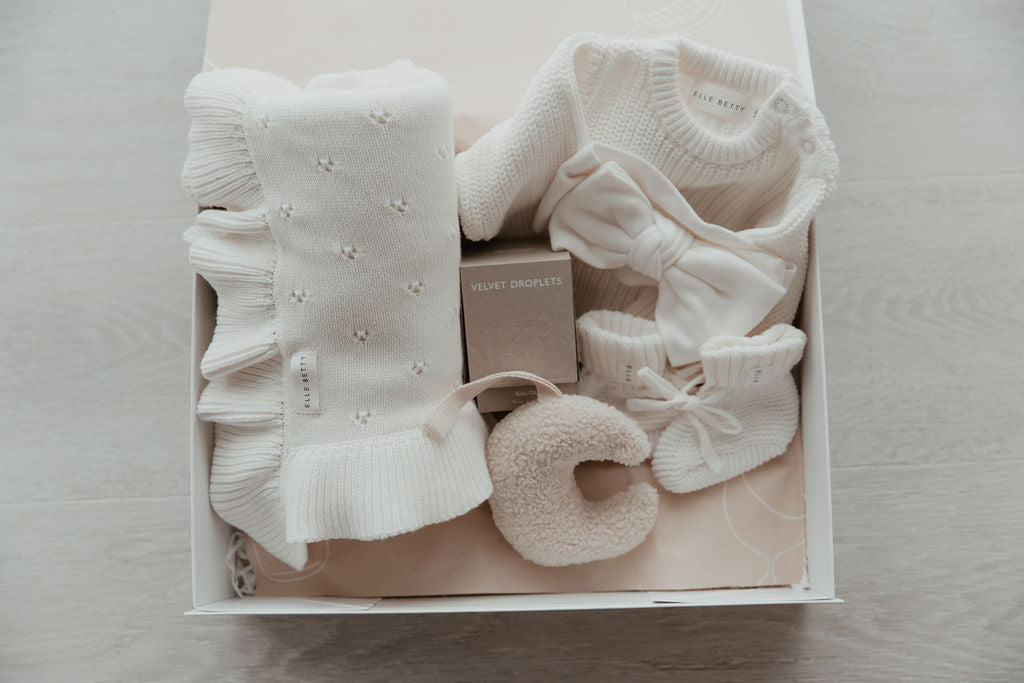 Lottie Ruffle Knit Blanket