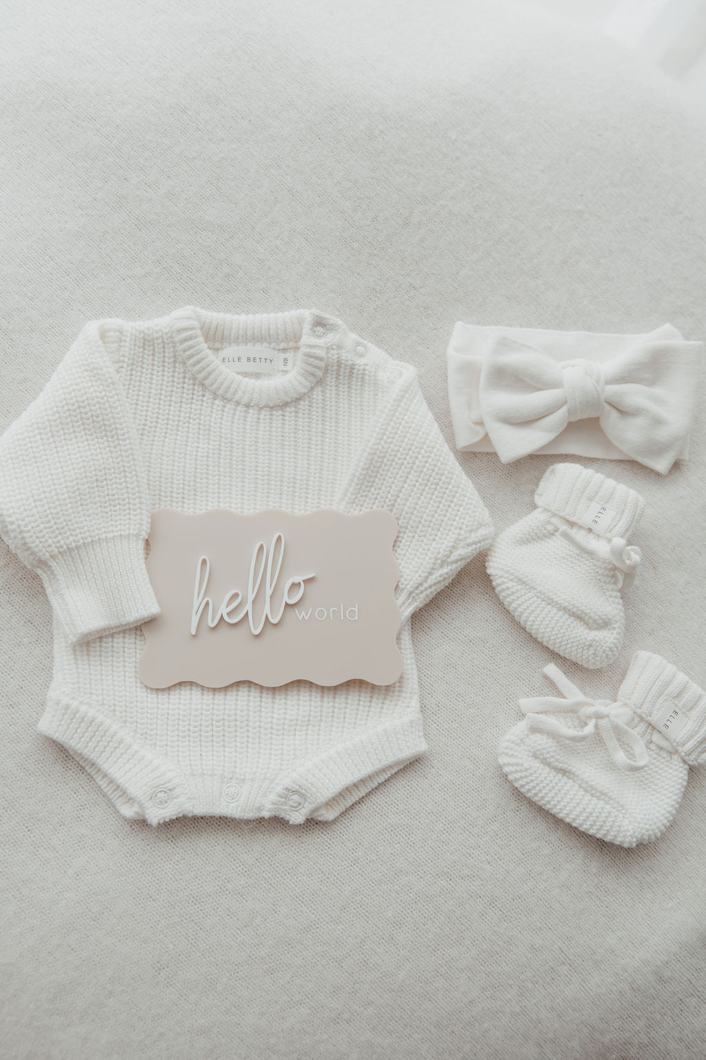 Lottie Milk Bow