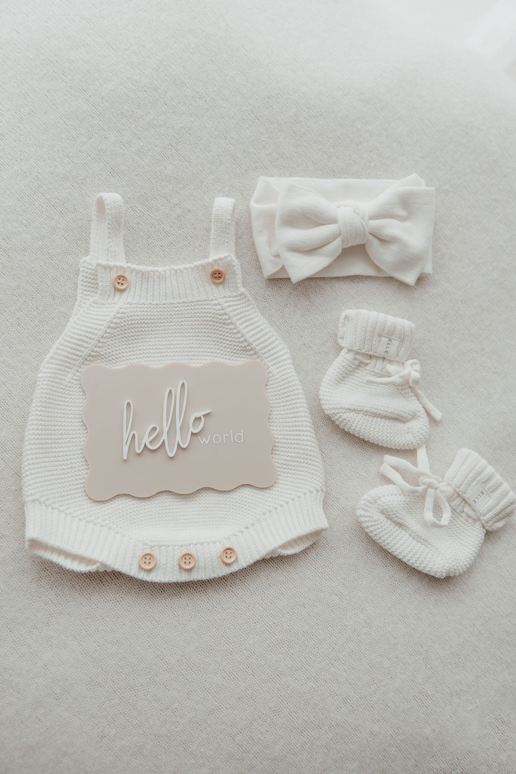 Lottie Milk Bow